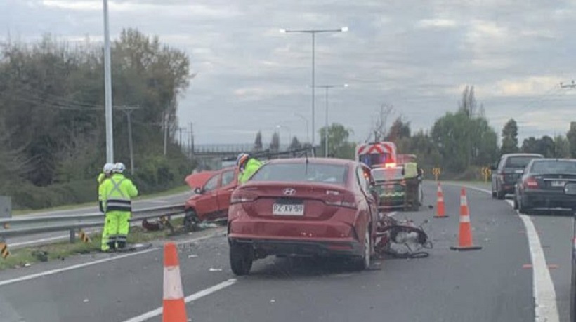 Un automóvil que circuló varios kilómetros contra el tránsito chocó contra otros dos vehículos en la Ruta 5 Sur