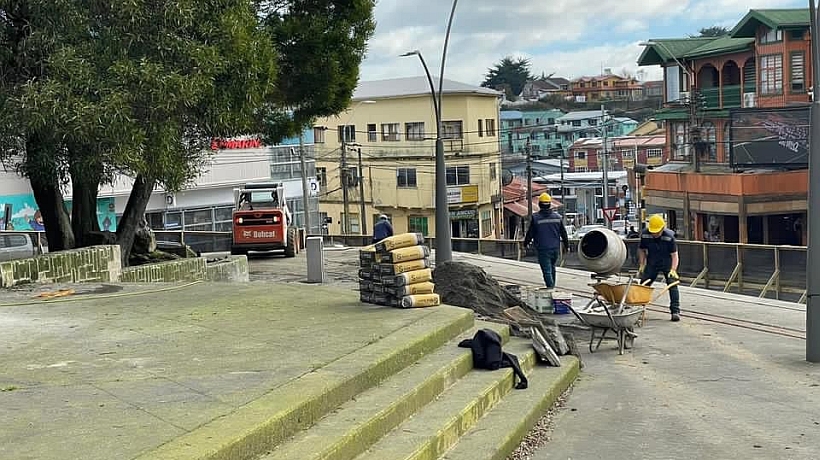 Un 70% de avance tienen las obras de mejoramiento de la plaza de Ancud
