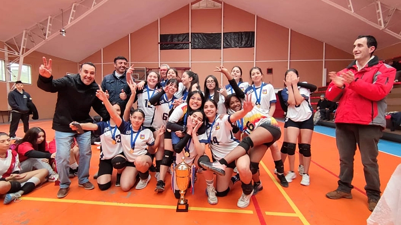 Queilen se coronó campeón de encuentro provincial de vóleibol damas