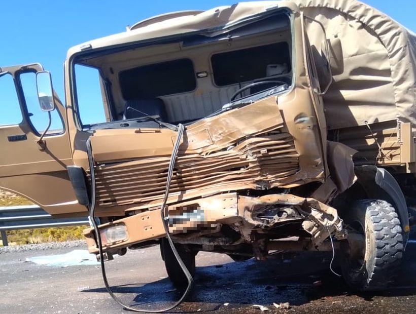 Dos efectivos militares lesionados dejó volcamiento de camión en la Ruta 15 CH en Tarapacá