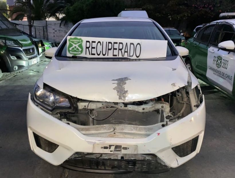 Detienen a dos sujetos que circulaban en vehículo con encargo por robo en Iquique