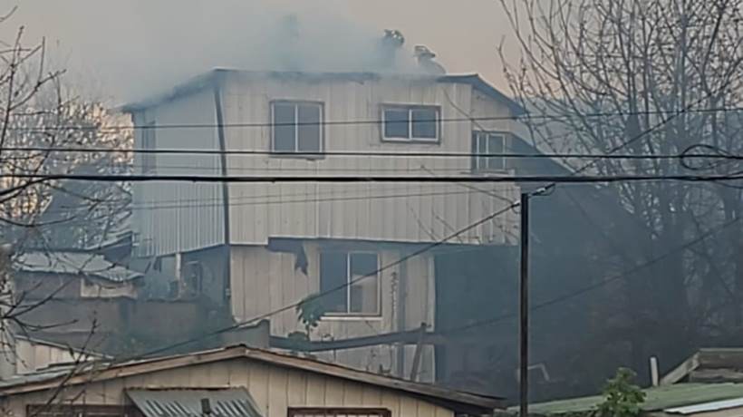 Incendio destruyó segundo piso de una vivienda en sector Rahue Alto de Osorno