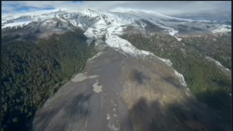 Imagen satelital dio a conocer gran acumulación de piroclastos en Volcán Villarrica