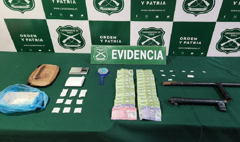 Carabineros detuvo a dos prófugos y dos microtraficantes al interior de vivienda en Arica