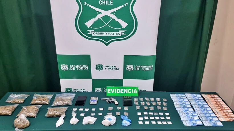 Carabineros del OS-7 detiene a cinco extranjeros por tráfico de drogas