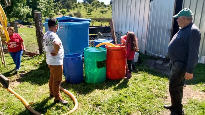 Dirigentes sociales de Puyehue cuestionan medidas de cese de entrega de agua a familias con déficit hídrico