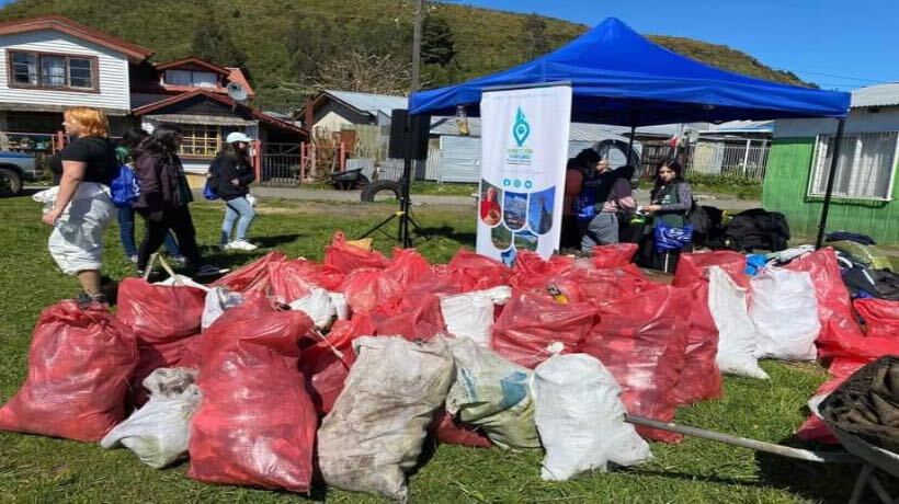 Más de 350 kilos de basura fueron recogidos en un operativo de limpieza en isla Tenglo