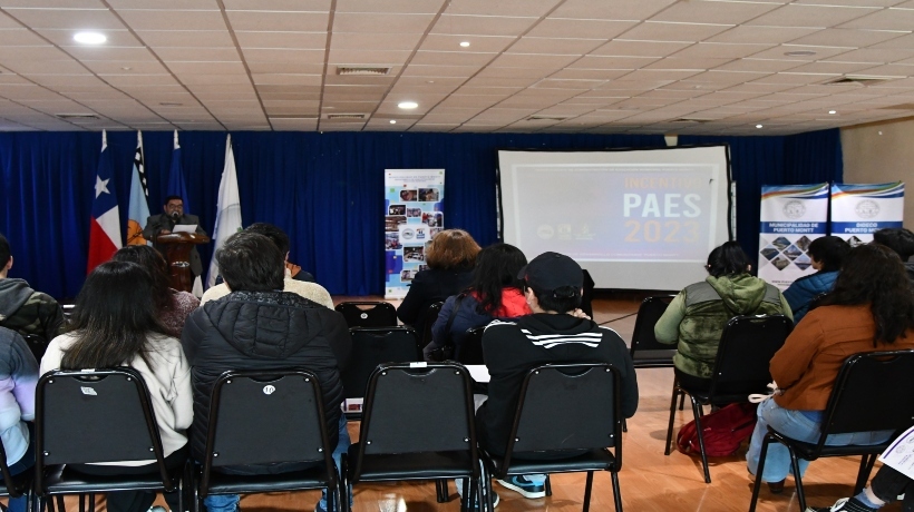 Municipalidad de Puerto Montt entrega importante apoyo económico a estudiantes egresados de la educación media