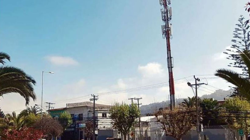 Vecinos de Viña del Mar inquietos por antena gigante: “Contamina nuestra salud y nos pone en riego”