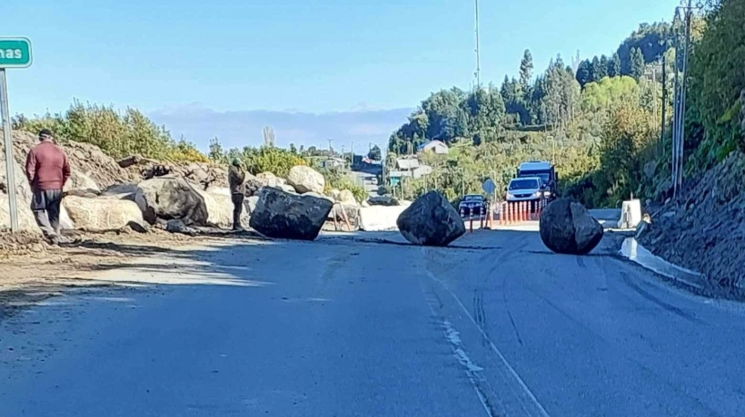 Vecinos denuncian que aún están sin luz tras derrumbe en Carretera Austral