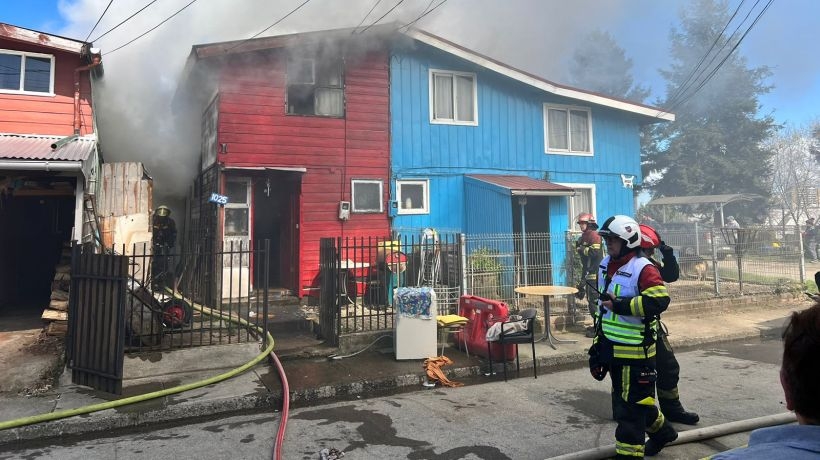 Incendio amenazó dos casas pareadas en sector Pichi Pelluco de Puerto Montt