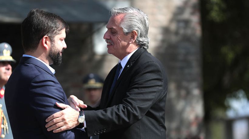 Presidente Boric se comunicó con Alberto Fernández por exclusión de Chile en mundial de 2030