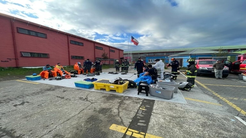Bomberos trabajó en derrame de químicos en colegio de Dalcahue
