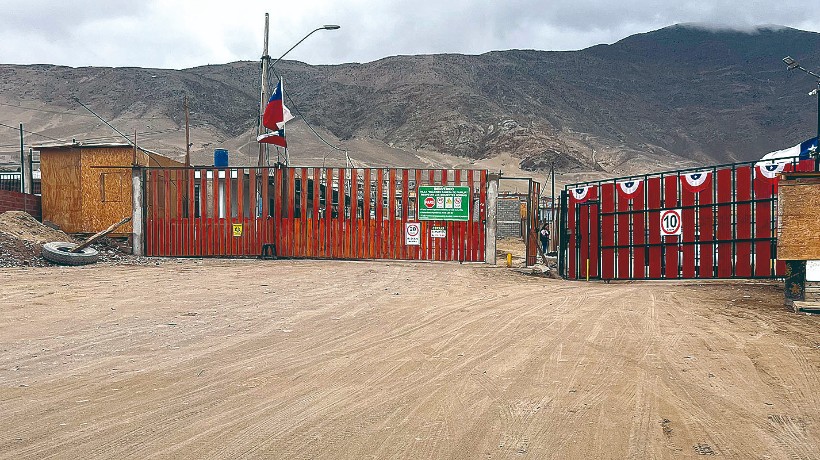 Toma ilegal en sector norte de Antofagasta lleva dos años levantando casas de bloques y cemento
