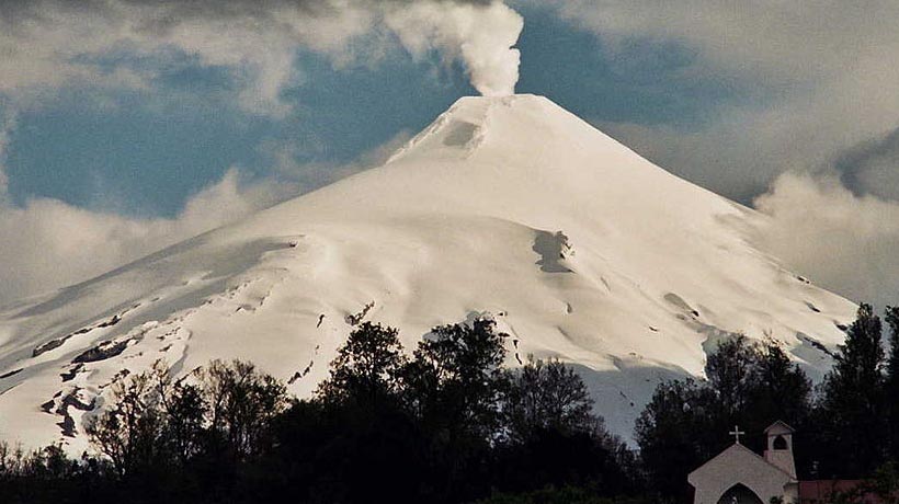 Dos ciudadanos estadounidenses fueron sorprendidos en radio restringido en Volcán Villarrica