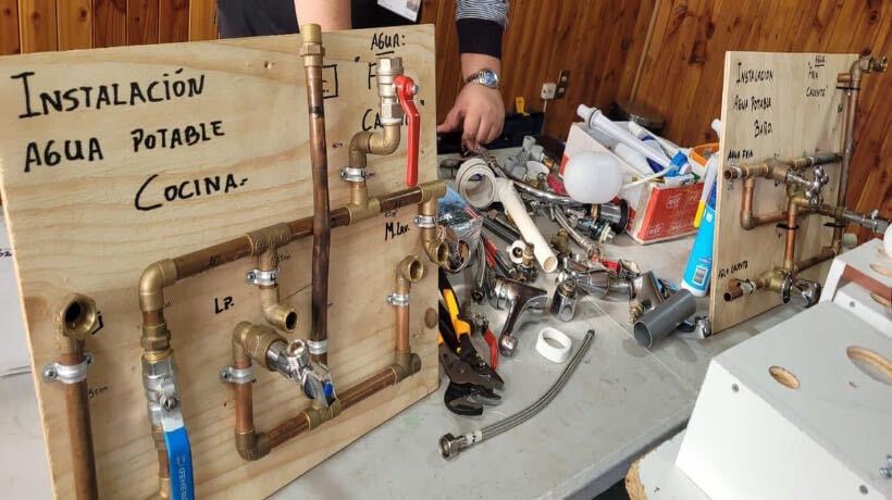 Vecinas de Castro se unen a un taller de Gasfitería