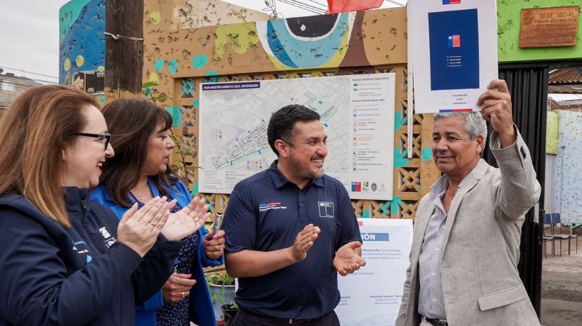 Población El Golf de Antofagasta recibe terreno de Bienes Nacionales para crear una plaza Población El Golf de Antofagasta recibe terreno de Bienes Nacionales para crear una plaza