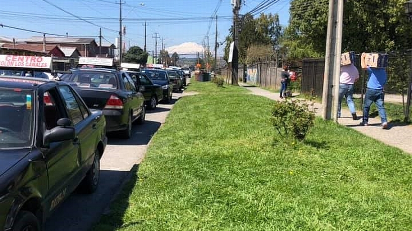 Vecinos de Puerto Varas rechazan alza de tarifa en taxis colectivos de la línea 10