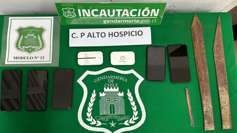 Tras allanamientos simultáneos en cárceles del país: incautan celulares y armas blancas en Centro Penitenciario de Alto Hospicio Tras allanamientos simultáneos en cárceles del país: incautan celulares y armas blancas en Centro Penitenciario de Alto Hospicio