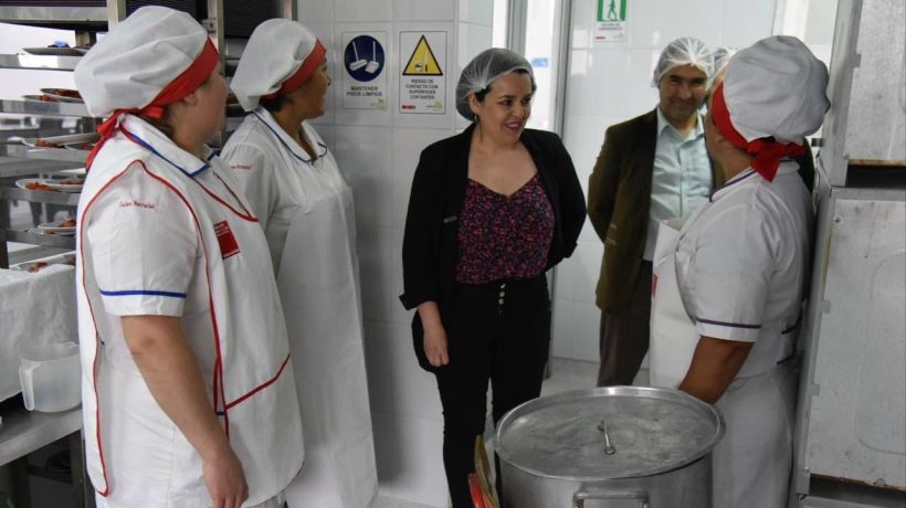 Inspeccionan obras de renovada cocina en el Liceo Juan Pablo II de Alto Hospicio