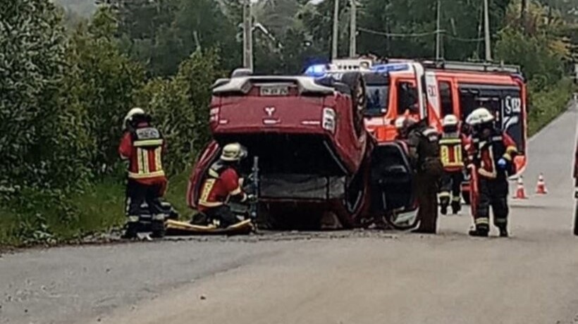 Grave volcamiento se registra en ruta que une Valdivia con Punucapa Grave volcamiento se registra en ruta que une Valdivia con Punucapa