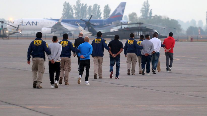 Director de Migraciones dijo que gobierno venezolano no negó aterrizaje de expulsados sino que no llegó el permiso Director de Migraciones dijo que gobierno venezolano no negó aterrizaje de expulsados sino que no llegó el permiso
