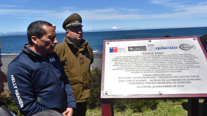 Instalan placa conmemorativa en isla Apiao para honrar un naufragio histórico Instalan placa conmemorativa en isla Apiao para honrar un naufragio histórico