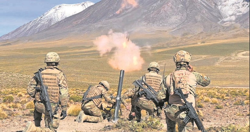 Soldados de la Brimot ‘Calama’ en ejercicios de combate a 3.800 metros de altura Soldados de la Brimot ‘Calama’ en ejercicios de combate a 3.800 metros de altura