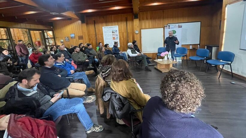 Los Ríos: Especialistas en incendios forestales entregan experiencia española a chilenos