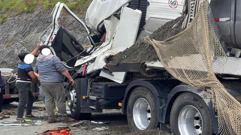 Colisión de camiones en Chonchi deja a dos personas lesionadas