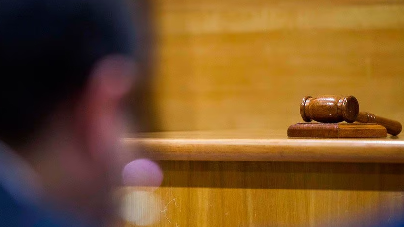 Orden de arresto contra alcalde de Victoria quedó sin efecto tras pago de millonaria indemnización