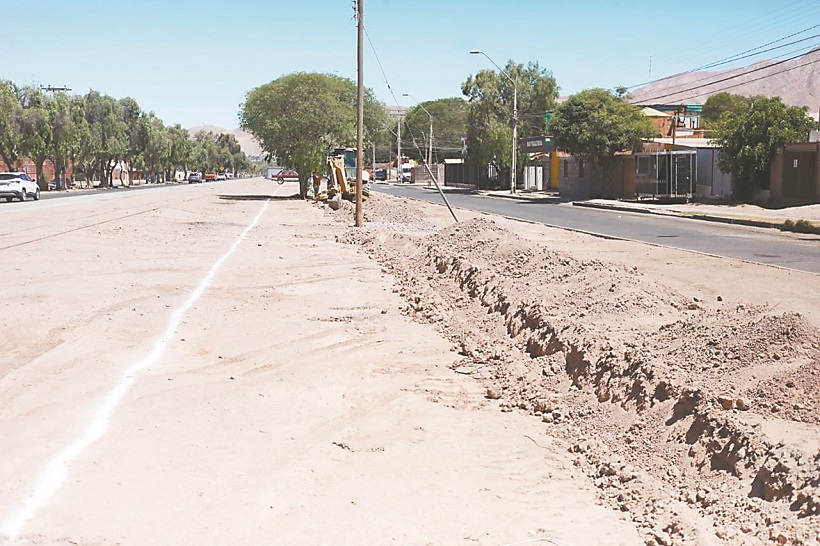 Abren extensa zanja para evitar instalación de feria navideña en avenida de Copiapó