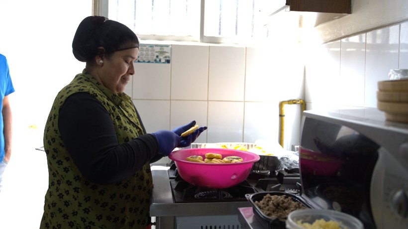 Realizan donación para mejorar residencias familiares de Antofagasta que acogen personas refugiadas, migrantes y chilenas