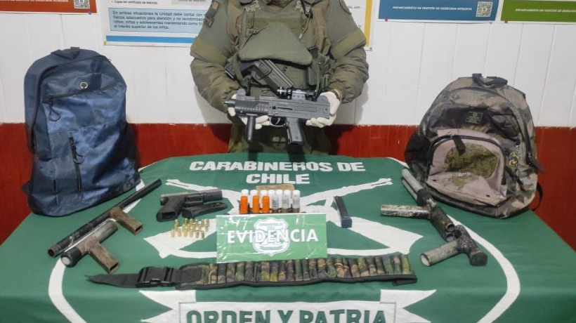 Detienen a dos hombres que portaban importante arsenal de armas en Tirúa