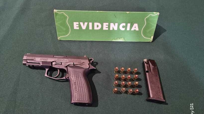 Uno portaba un arma: Sujetos evadieron arrancaron de control policial en Valdivia