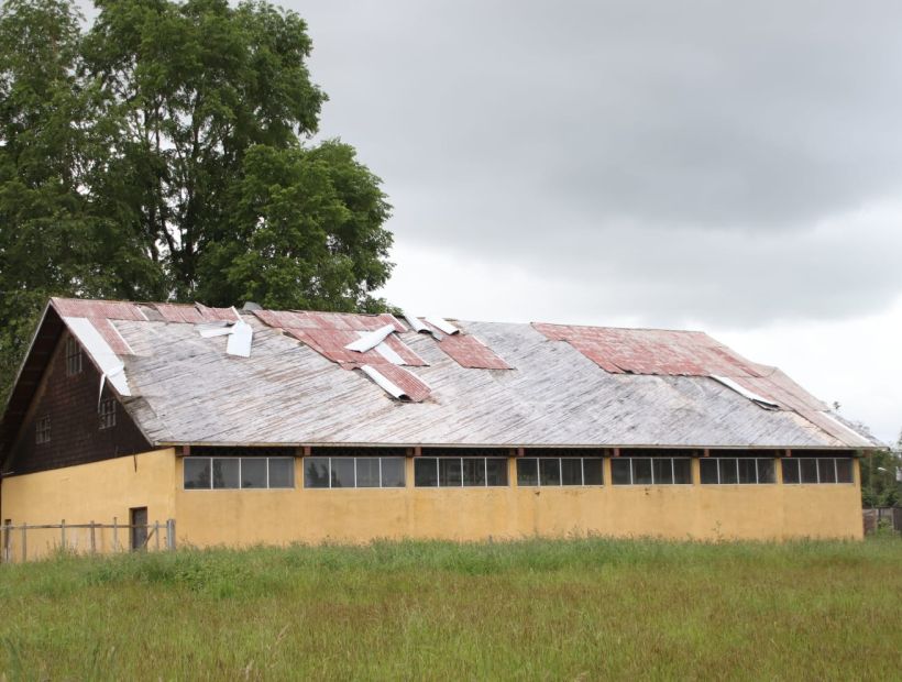 Vecinos piden recuperar gimnasio abandonado hace más de dos décadas en Cancura