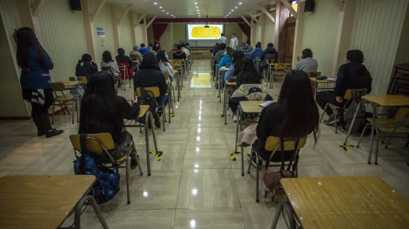 Estudiantes chilenos obtienen resultados "similares" a 2018 en último informe PISA Estudiantes chilenos obtienen resultados "similares" a 2018 en último informe PISA