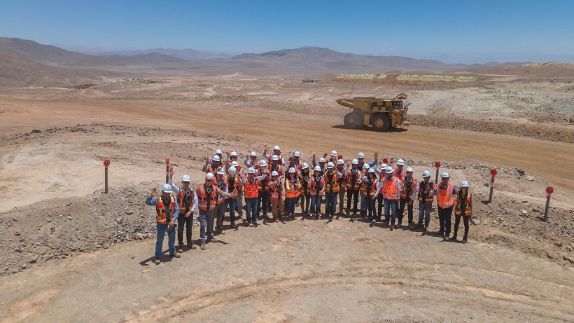 Lomas Bayas inicia operación con camiones autónomos y comienza ruta de minería 4.0