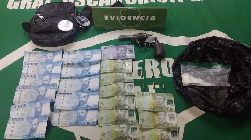 Tenía una medida cautelar vigente: Menor de 14 años conducía portando un arma de fuego, municiones y droga en Valdivia