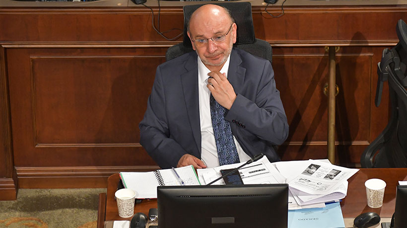 Senador Castro y reunión con ministros por crisis de isapres: “Esperamos una línea de compromiso del Gobierno”