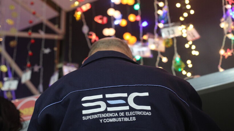 Mall chinos y local La Estrellita de Valdivia arriesgan millonarias multas por vender productos de navidad sin sello SEC