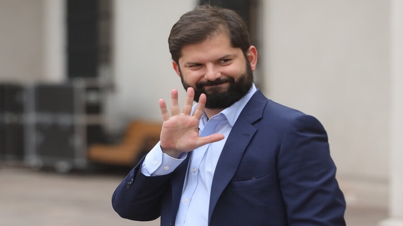 Presidente Boric viaja esta tarde al cambio de mando en Argentina