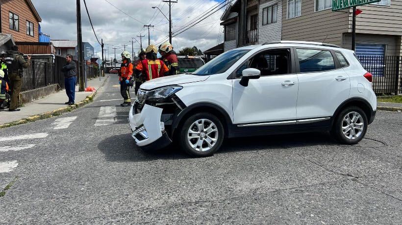 Colisión de dos vehículos en población Libertad deja a una mujer lesionada