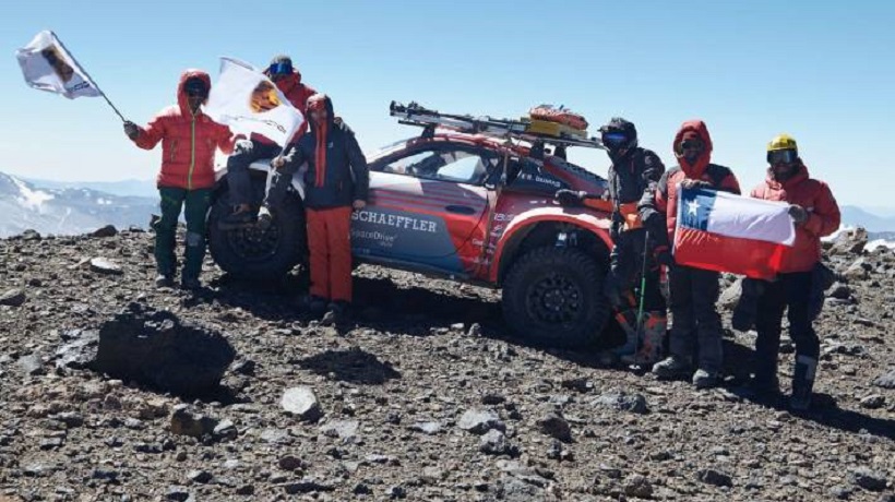 Nuevo récord de altura logró auto de alta gama en Nevado Ojos del Salado en Atacama