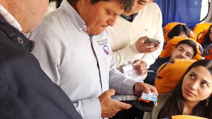 Fiscalizan la evasión de pago electrónico de pasaje en micro en la intercomuna de Chillán y Chillán Viejo Fiscalizan la evasión de pago electrónico de pasaje en micro en la intercomuna de Chillán y Chillán Viejo