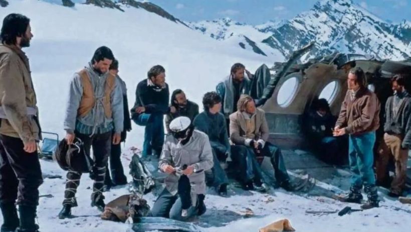 Así fue la tragedia de los Andes, la historia real que inspiró 'La sociedad  de la nieve' de Juan Antonio Bayona