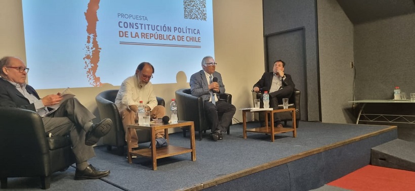 Diálogo sobre Estado Social y descentralización en encuentro “Conversación Constitucional”