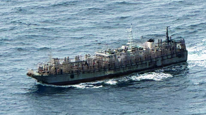 Armada monitorea a flota que navega al oeste de la Isla de Chiloé