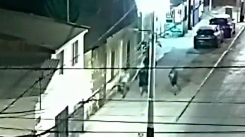 [VIDEO] Carabineros detuvo a tres sujetos por el delito de robo con ...