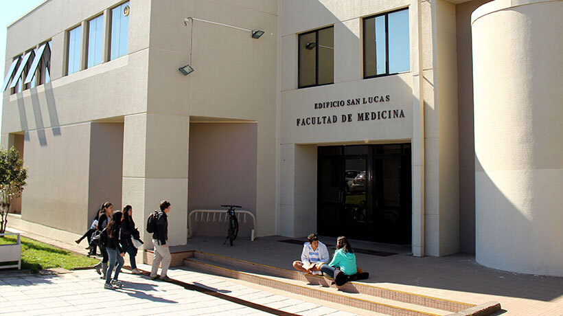 UCSC concreta acreditación de sus cinco programas de especialidades médicas